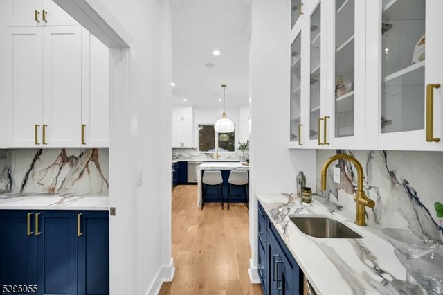 22 Brookside Pl, Livingston Twp., NJ 07039