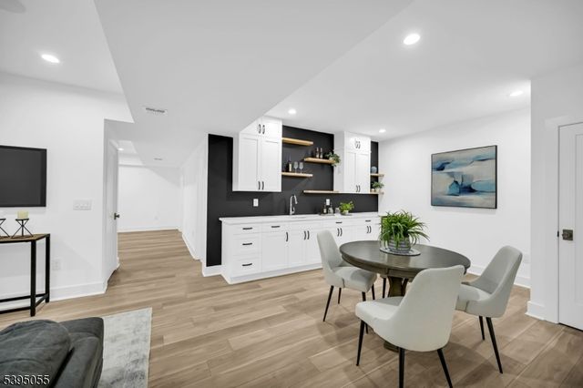 22 Brookside Pl, Livingston Twp., NJ 07039