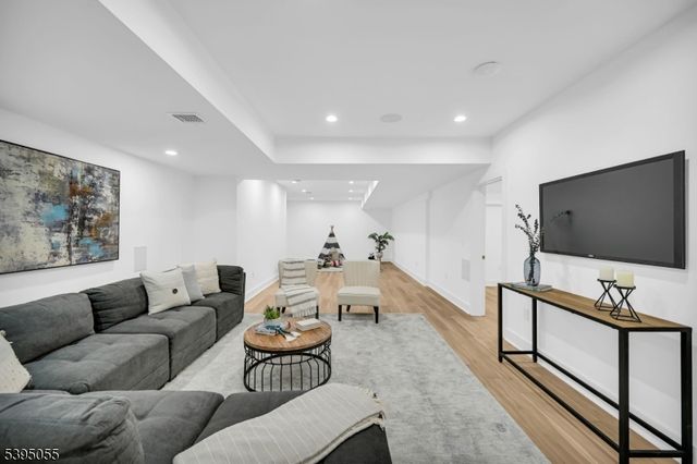 22 Brookside Pl, Livingston Twp., NJ 07039