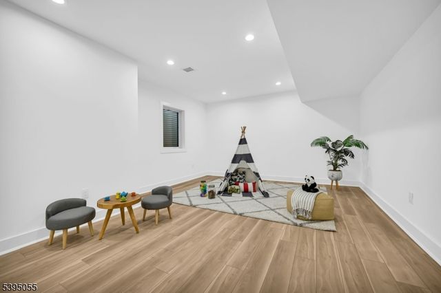 22 Brookside Pl, Livingston Twp., NJ 07039