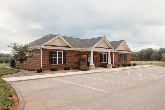 176 Villa Oak CIR, Bedford, VA 24523