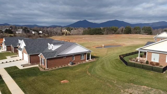 176 Villa Oak CIR, Bedford, VA 24523