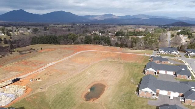 176 Villa Oak CIR, Bedford, VA 24523