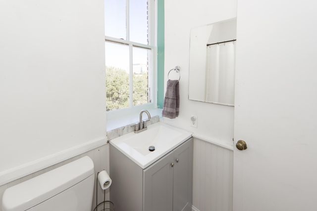 350 King Street 307, Charleston, SC 29401