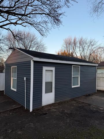 1379 Rose Avenue, Benton Harbor, MI 49022