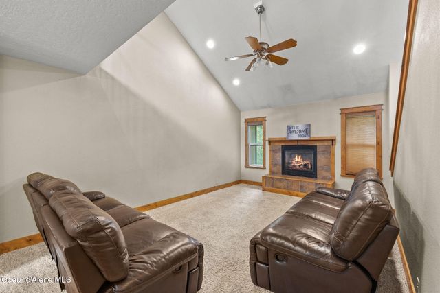 981 E Loch Lomond CT, Hayden, ID 83835