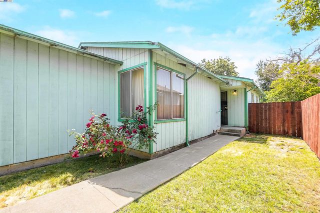 970 92nd Ave, Oakland, CA 94603