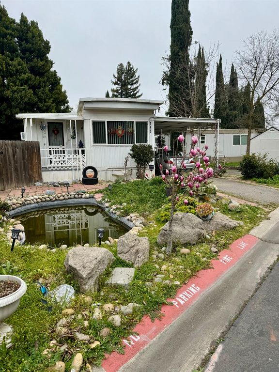 9360 N Blackstone Avenue # 243, Fresno, CA 93720