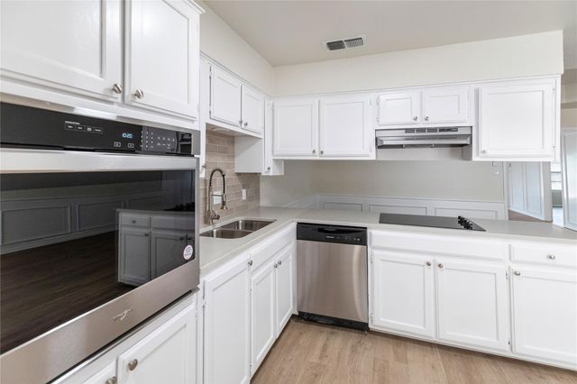 1610 Brown Trail, Hurst, TX 76054