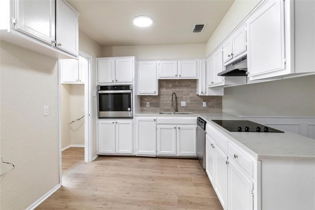 1610 Brown Trail, Hurst, TX 76054