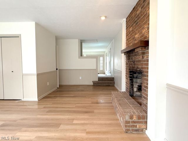 419 Oak Knoll NE, Warren, OH 44483