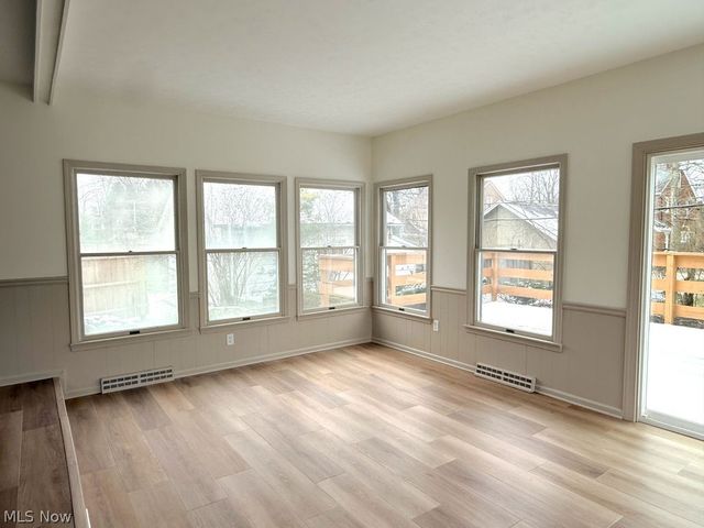 419 Oak Knoll NE, Warren, OH 44483