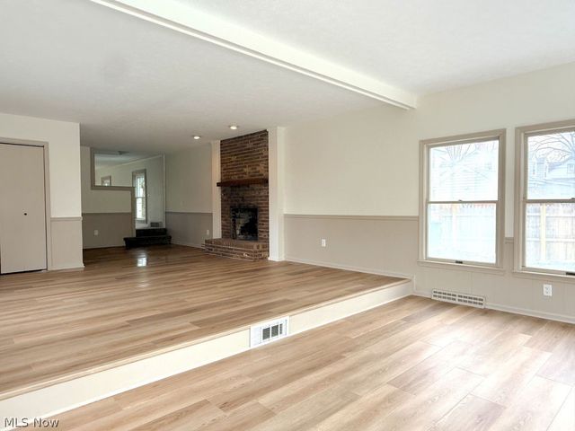 419 Oak Knoll NE, Warren, OH 44483