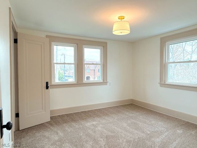 419 Oak Knoll NE, Warren, OH 44483