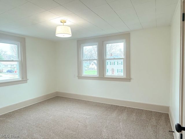 419 Oak Knoll NE, Warren, OH 44483