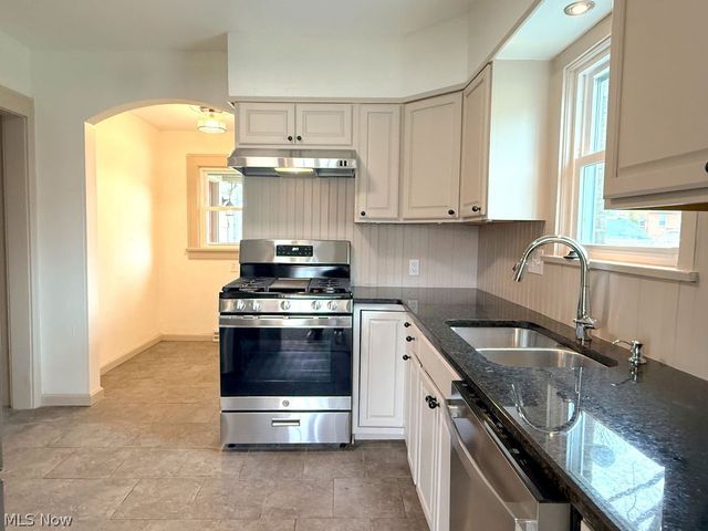 419 Oak Knoll NE, Warren, OH 44483