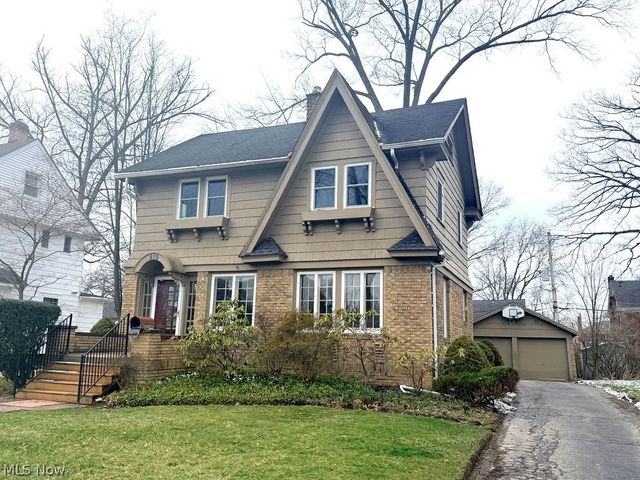 419 Oak Knoll NE, Warren, OH 44483