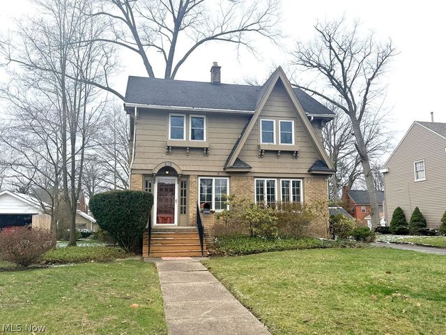 419 Oak Knoll NE, Warren, OH 44483