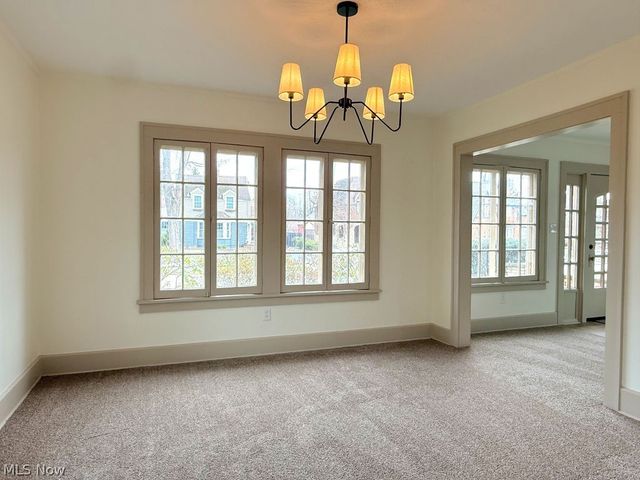 419 Oak Knoll NE, Warren, OH 44483