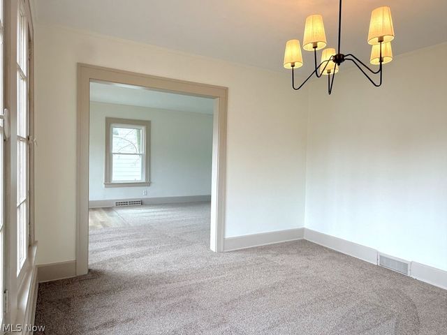 419 Oak Knoll NE, Warren, OH 44483