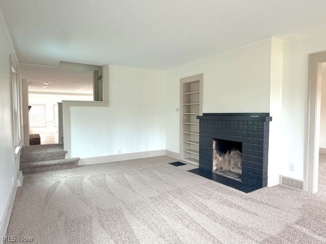 419 Oak Knoll NE, Warren, OH 44483