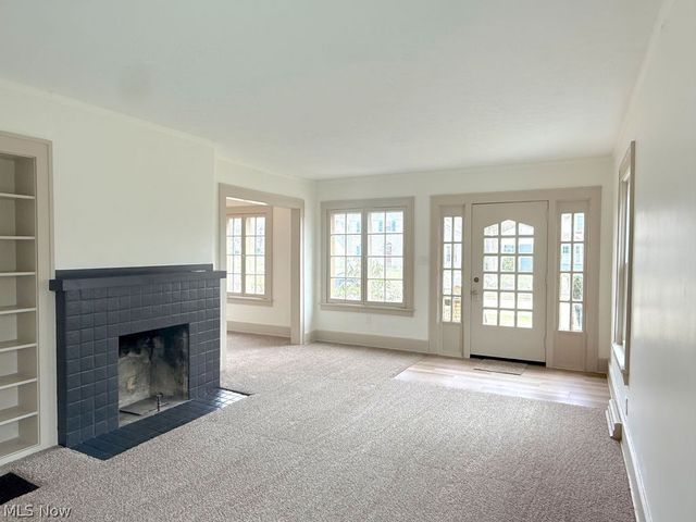 419 Oak Knoll NE, Warren, OH 44483