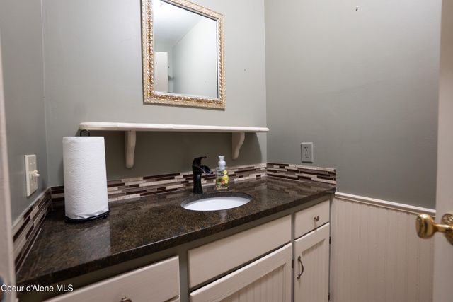 222 Nighthawk Rd, Bonners Ferry, ID 83805