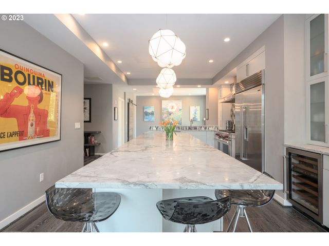 1900 S RIVER Dr N101, Portland, OR 97201