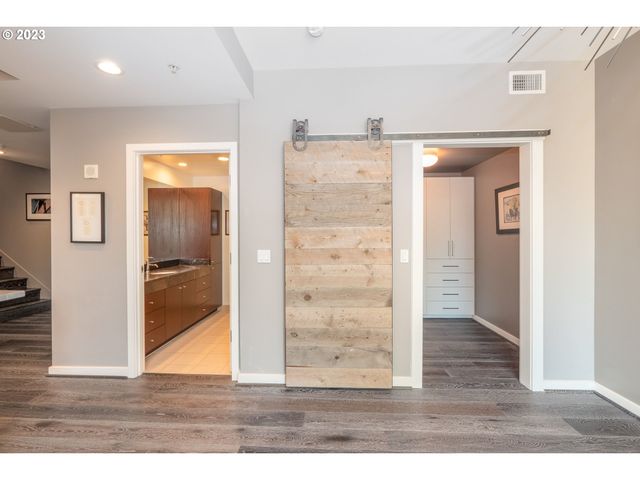 1900 S RIVER Dr N101, Portland, OR 97201