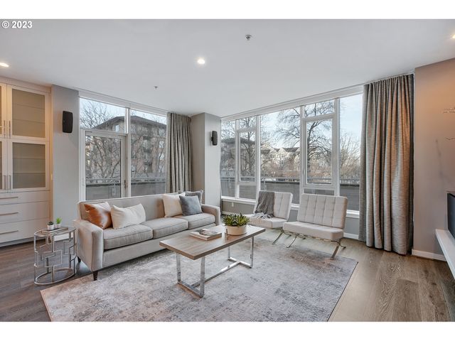 1900 S RIVER Dr N101, Portland, OR 97201