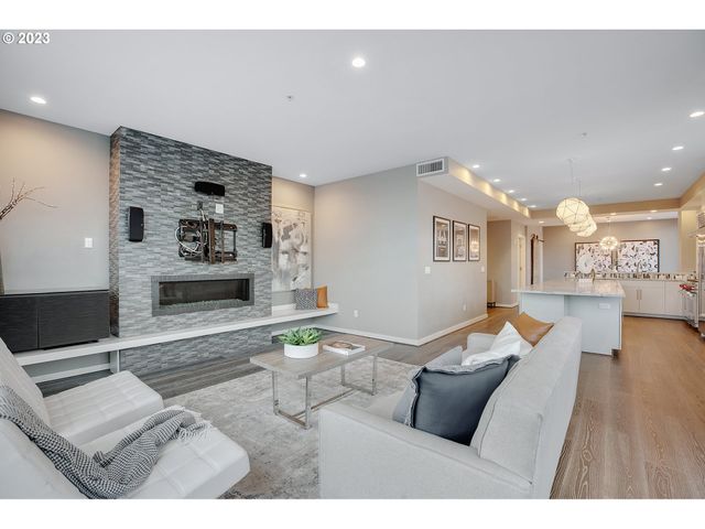 1900 S RIVER Dr N101, Portland, OR 97201