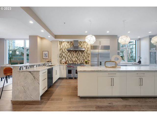 1900 S RIVER Dr N101, Portland, OR 97201