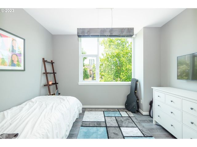 1900 S RIVER Dr N101, Portland, OR 97201