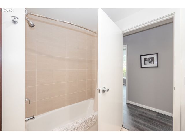 1900 S RIVER Dr N101, Portland, OR 97201