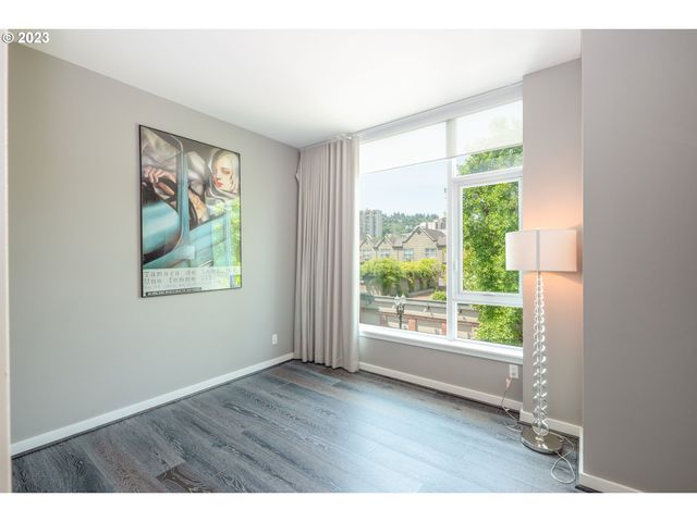 1900 S RIVER Dr N101, Portland, OR 97201