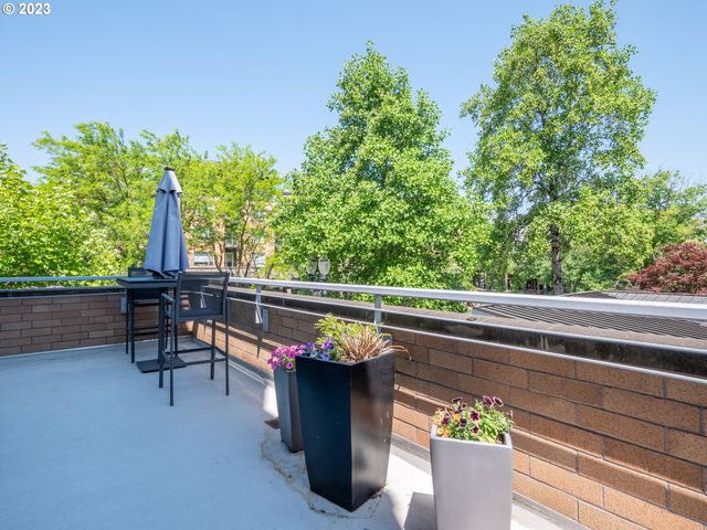 1900 S RIVER Dr N101, Portland, OR 97201