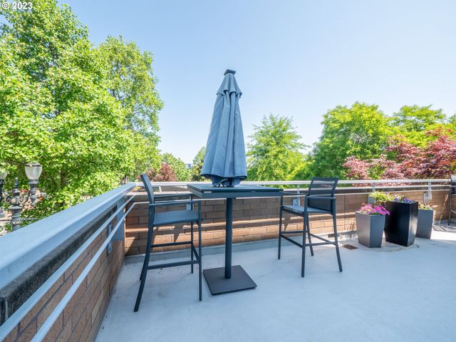 1900 S RIVER Dr N101, Portland, OR 97201
