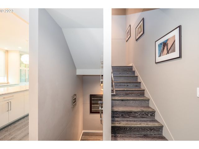 1900 S RIVER Dr N101, Portland, OR 97201