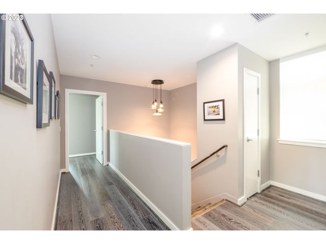 1900 S RIVER Dr N101, Portland, OR 97201