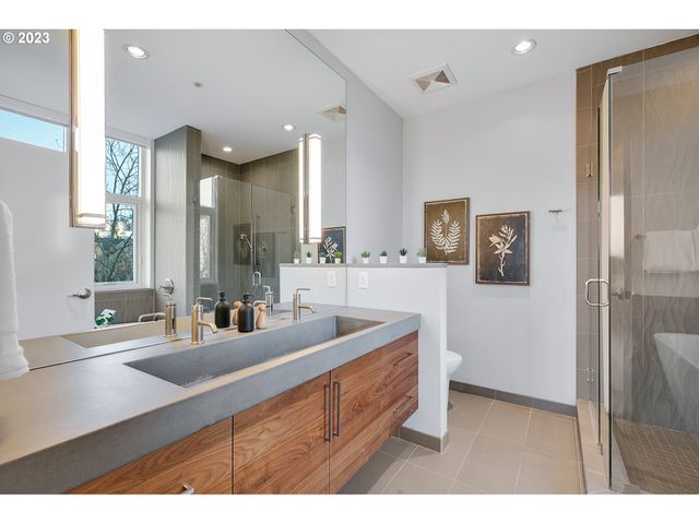 1900 S RIVER Dr N101, Portland, OR 97201