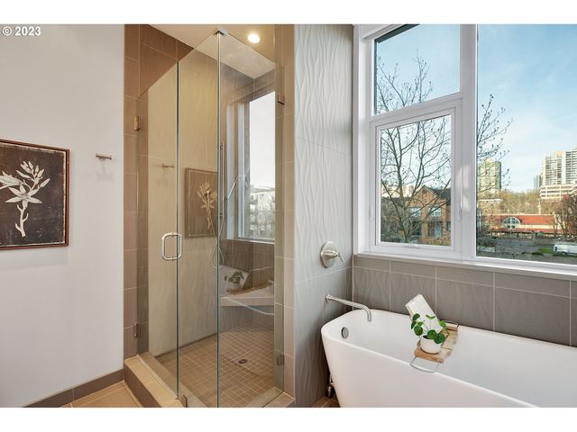 1900 S RIVER Dr N101, Portland, OR 97201