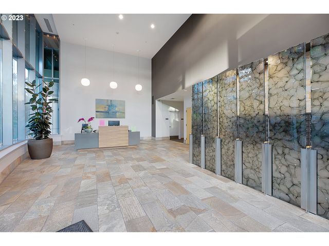 1900 S RIVER Dr N101, Portland, OR 97201