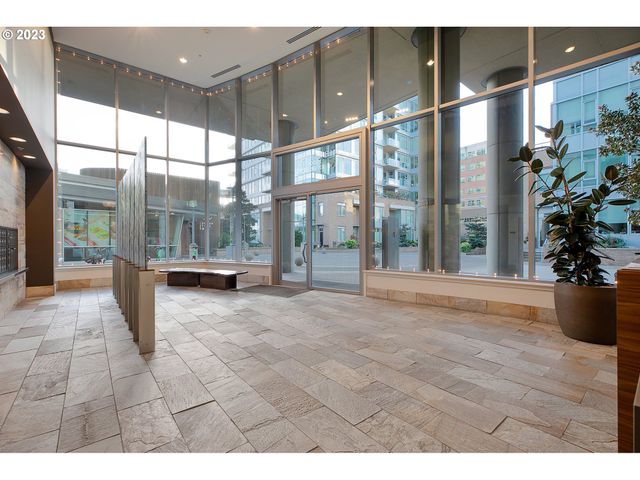 1900 S RIVER Dr N101, Portland, OR 97201
