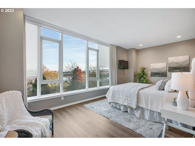 1900 S RIVER Dr N101, Portland, OR 97201