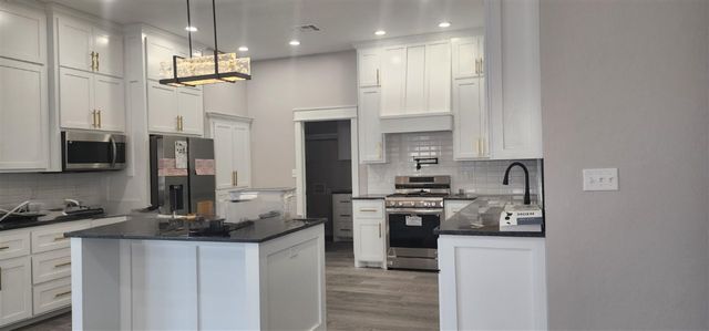 6915 NW Silver Creek Cir, Lawton, OK 73505