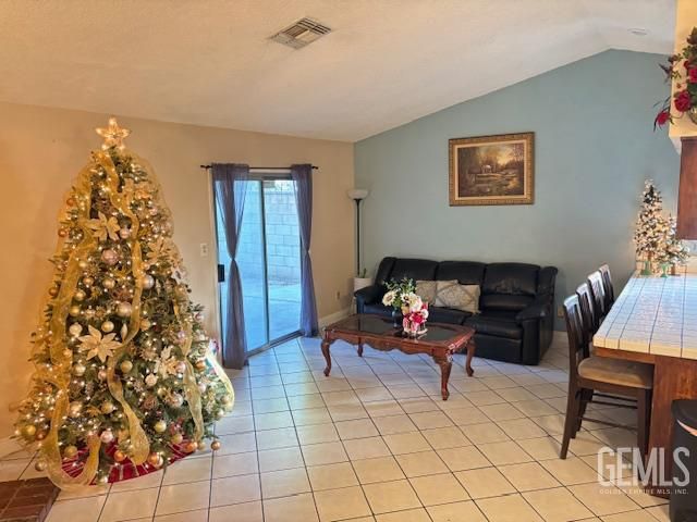 5900 Stone Bridge Lane, Bakersfield, CA 93313