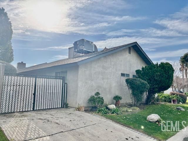 5900 Stone Bridge Lane, Bakersfield, CA 93313