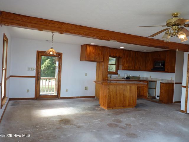 210 Shore Road, Newport, NC 28570