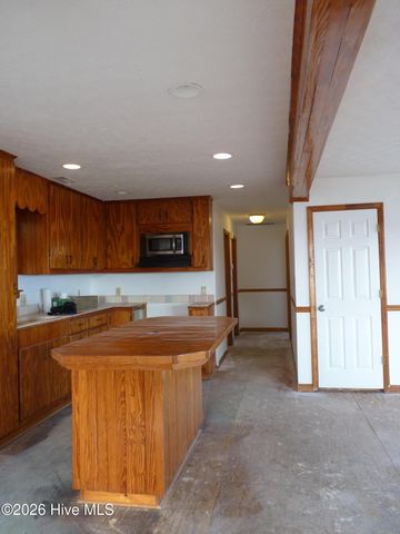 210 Shore Road, Newport, NC 28570