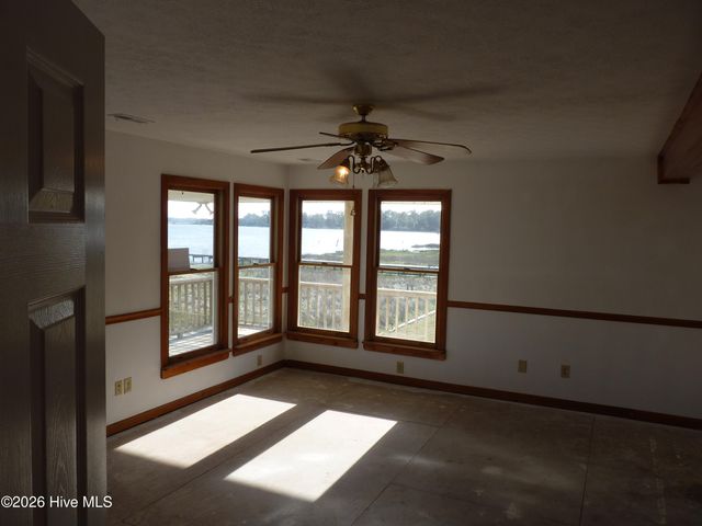 210 Shore Road, Newport, NC 28570